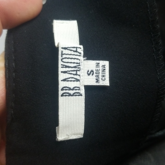 BB DAKOTA Genuine Leather Mini Skirt Back Zip Closure PinTuck Detail Small BLK - Picture 4 of 6